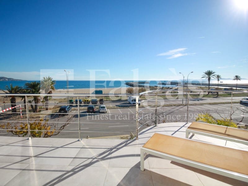 4 slaapkamer Halfvrijstaande villa te koop in Empuriabrava met garage - € 849.000 (Ref: 9192931)