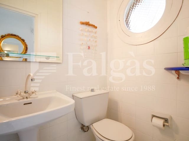 4 slaapkamer Halfvrijstaande villa te koop in Empuriabrava, Castelló d'Empúries met garage - € 849.000 (Ref: 9192931)