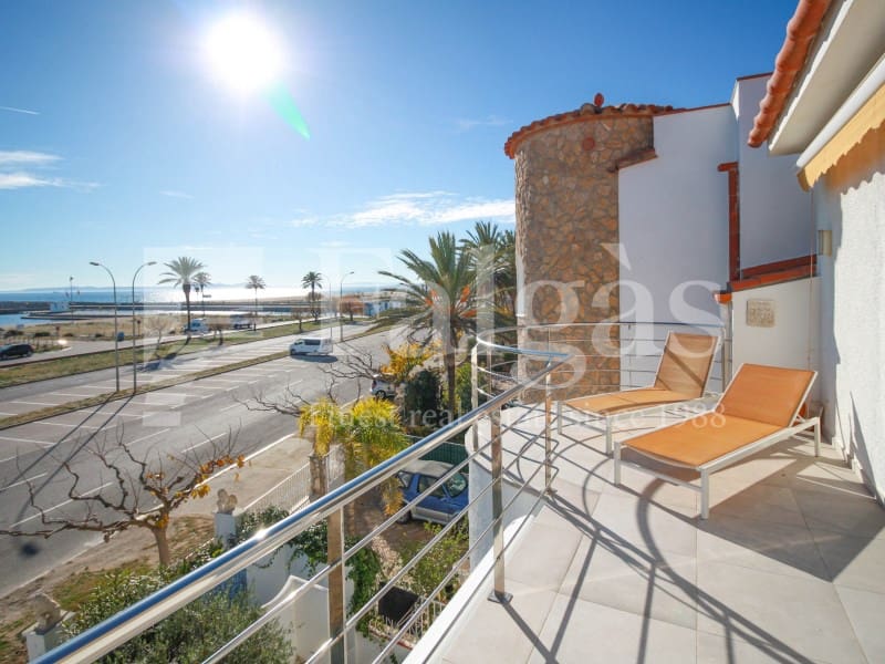 4 slaapkamer Halfvrijstaande villa te koop in Empuriabrava met garage - € 849.000 (Ref: 9192931)