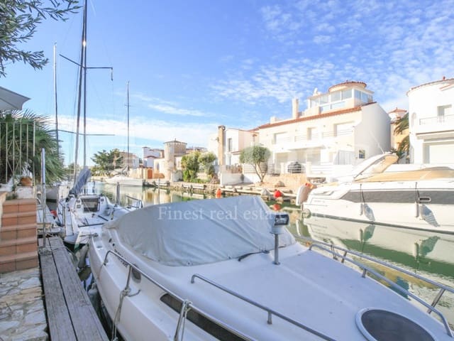 4 slaapkamer Halfvrijstaande villa te koop in Empuriabrava, Castelló d'Empúries met garage - € 849.000 (Ref: 9192931)