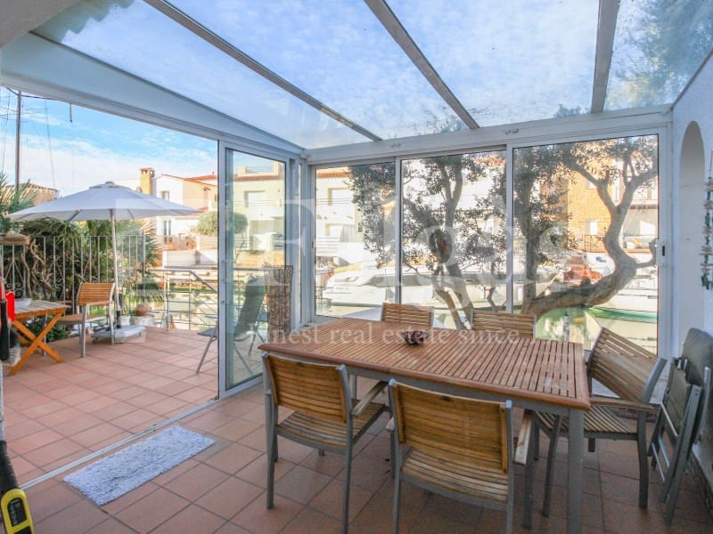 4 slaapkamer Halfvrijstaande villa te koop in Empuriabrava met garage - € 849.000 (Ref: 9192931)