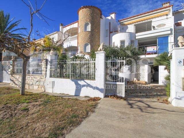 4 slaapkamer Halfvrijstaande villa te koop in Empuriabrava, Castelló d'Empúries met garage - € 849.000 (Ref: 9192931)