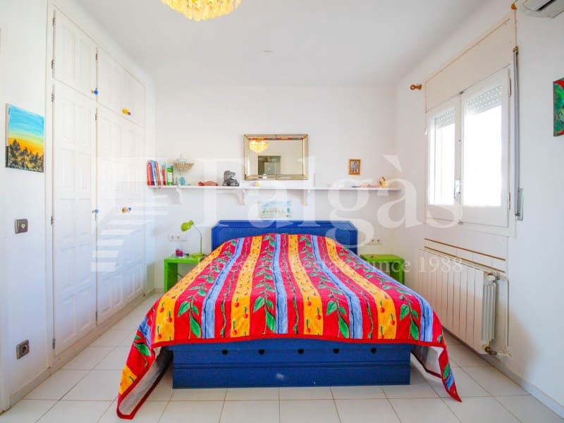 4 slaapkamer Halfvrijstaande villa te koop in Empuriabrava met garage - € 849.000 (Ref: 9192931)