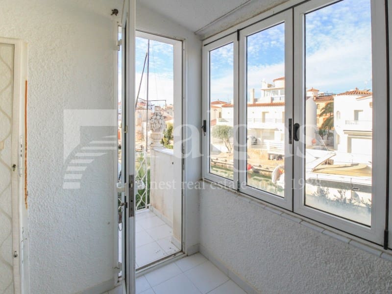 4 slaapkamer Halfvrijstaande villa te koop in Empuriabrava met garage - € 849.000 (Ref: 9192931)