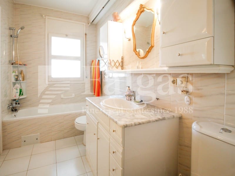 4 slaapkamer Halfvrijstaande villa te koop in Empuriabrava met garage - € 849.000 (Ref: 9192931)