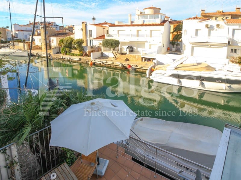 4 slaapkamer Halfvrijstaande villa te koop in Empuriabrava met garage - € 849.000 (Ref: 9192931)