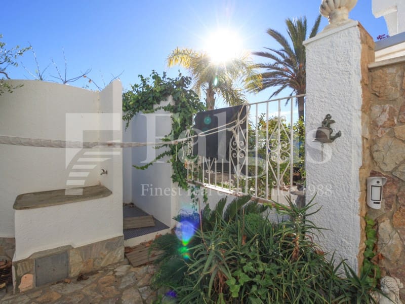 4 slaapkamer Halfvrijstaande villa te koop in Empuriabrava met garage - € 849.000 (Ref: 9192931)