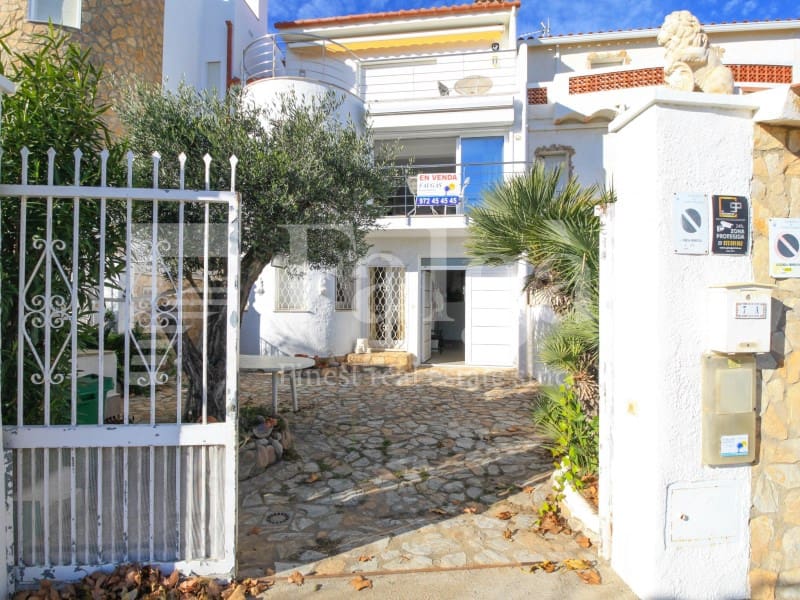 4 slaapkamer Halfvrijstaande villa te koop in Empuriabrava met garage - € 849.000 (Ref: 9192931)