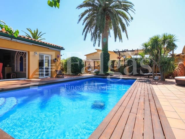 Chalet de 3 habitaciones en Empuriabrava, Castelló d'Empúries en venta con garaje - 850.000 € (Ref: 9192932)