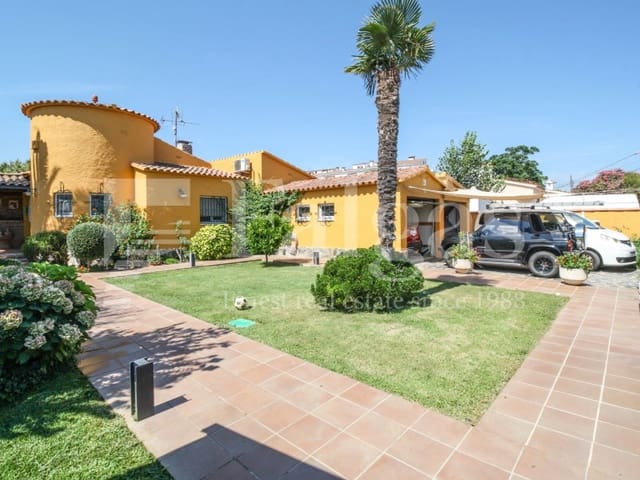 Chalet de 3 habitaciones en Empuriabrava, Castelló d'Empúries en venta con garaje - 850.000 € (Ref: 9192932)