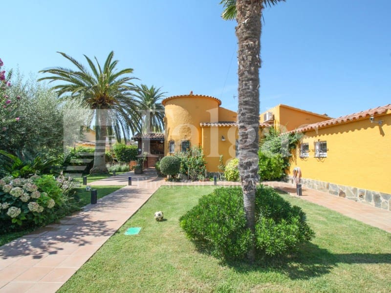 3 soverom Villa til salgs i Empuriabrava med garasje - € 850 000 (Ref: 9192932)