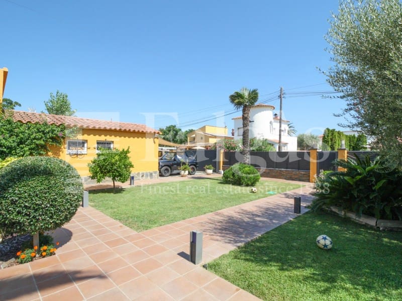 3 soverom Villa til salgs i Empuriabrava med garasje - € 850 000 (Ref: 9192932)