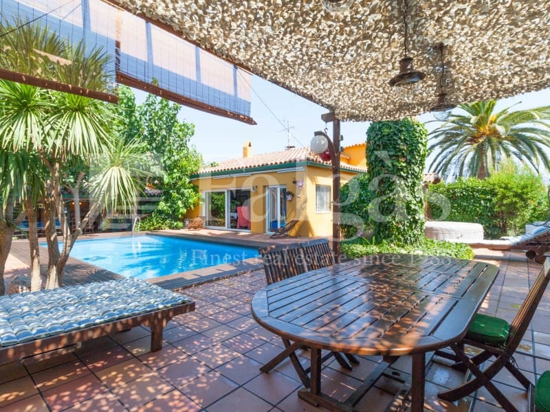 3 soverom Villa til salgs i Empuriabrava med garasje - € 850 000 (Ref: 9192932)