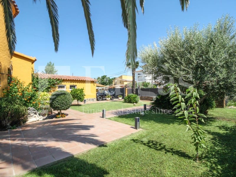 3 soverom Villa til salgs i Empuriabrava med garasje - € 850 000 (Ref: 9192932)