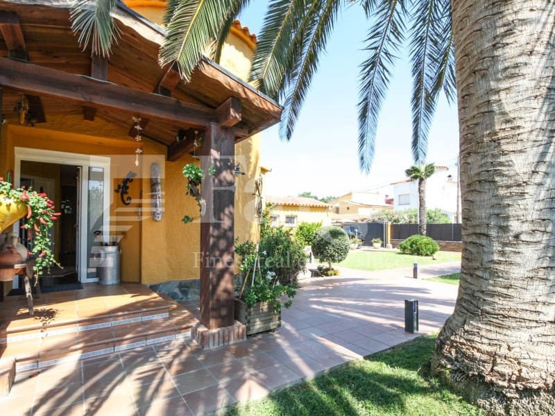 3 soverom Villa til salgs i Empuriabrava med garasje - € 850 000 (Ref: 9192932)