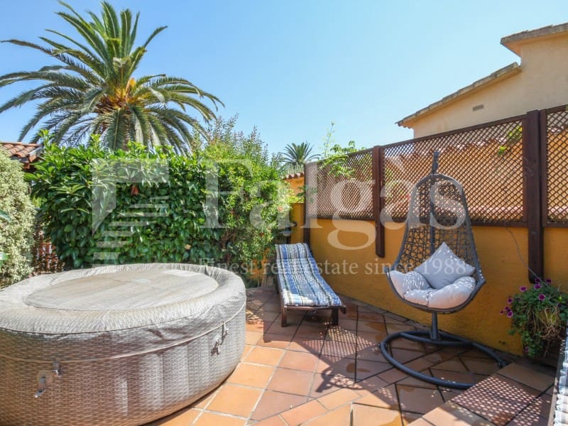 3 soverom Villa til salgs i Empuriabrava med garasje - € 850 000 (Ref: 9192932)