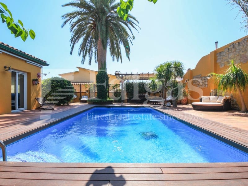 3 soverom Villa til salgs i Empuriabrava med garasje - € 850 000 (Ref: 9192932)