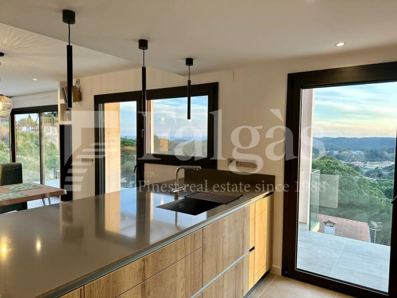 4 bedroom Villa for sale in Lloret de Mar with pool garage - € 869,500 (Ref: 9192934)