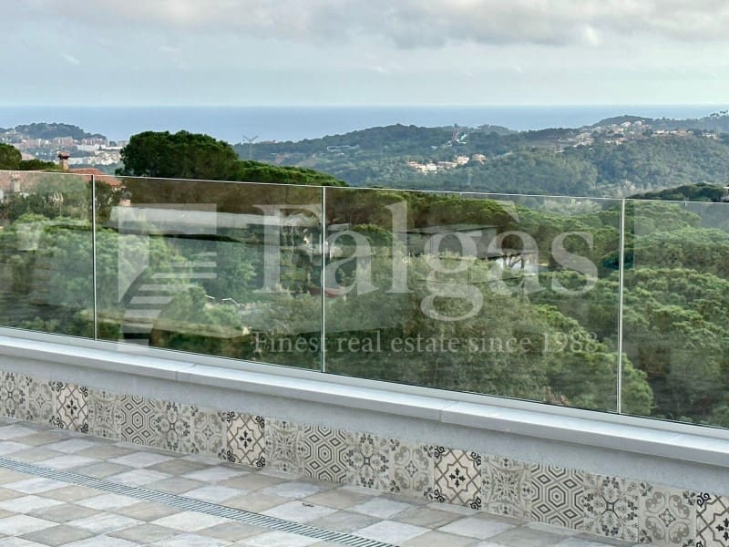 4 bedroom Villa for sale in Lloret de Mar with pool garage - € 869,500 (Ref: 9192934)