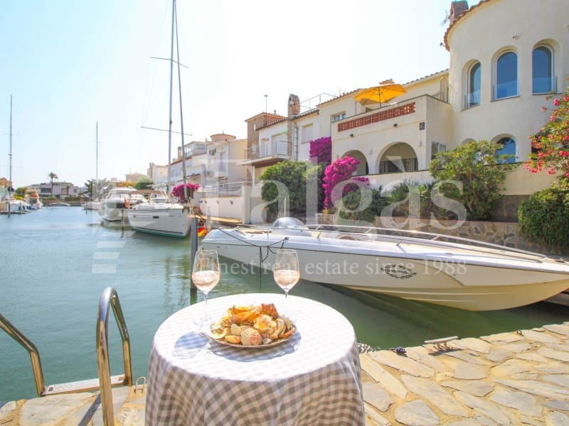 6 chambre Villa/Maison à vendre à Empuriabrava avec garage - 1 090 000 € (Ref: 9192937)