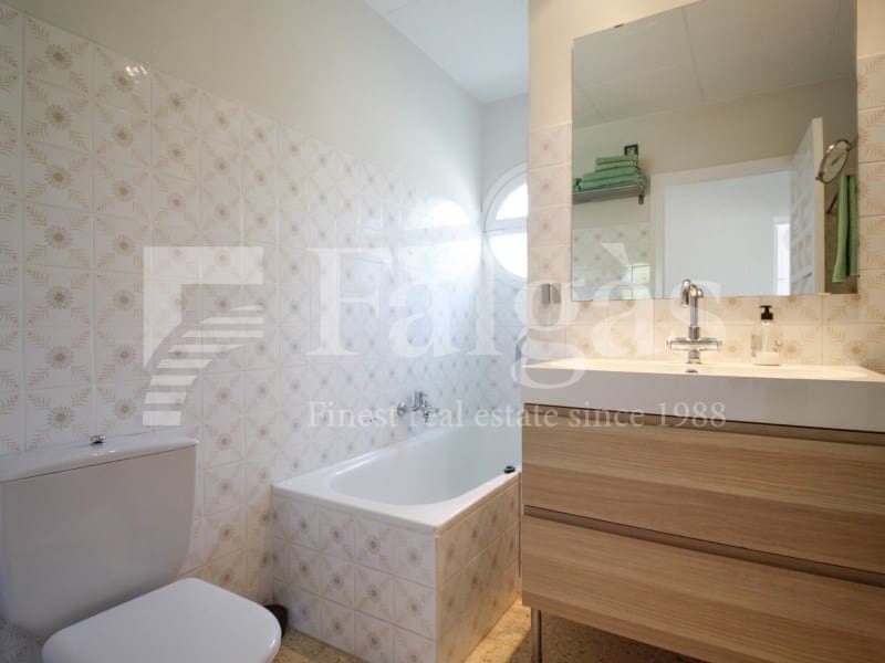 6 chambre Villa/Maison à vendre à Empuriabrava avec garage - 1 090 000 € (Ref: 9192937)