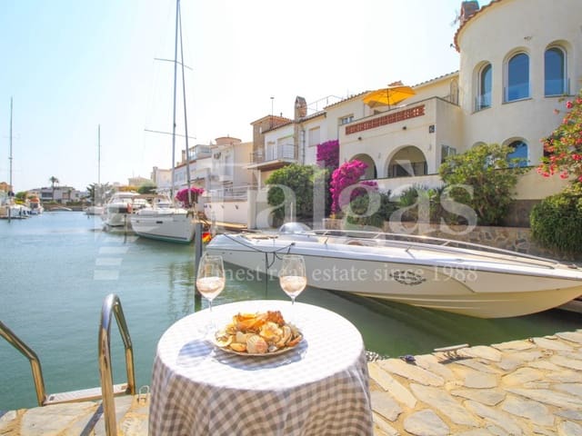 6 bedroom Villa for sale in Empuriabrava, Castelló d'Empúries with garage - € 1,090,000 (Ref: 9192937)