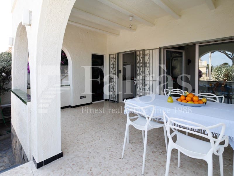 6 chambre Villa/Maison à vendre à Empuriabrava avec garage - 1 090 000 € (Ref: 9192937)