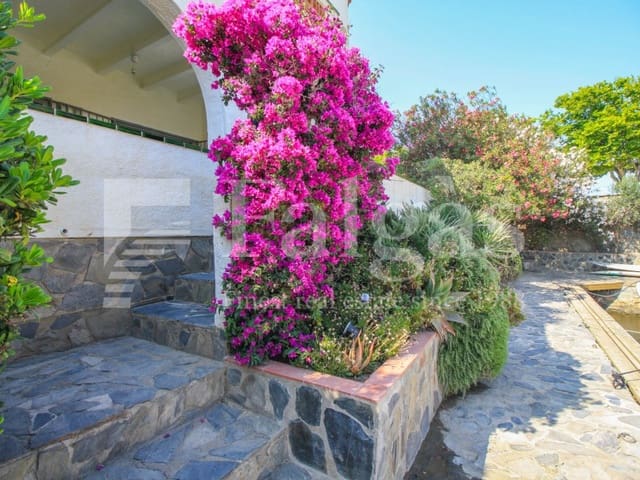 6 bedroom Villa for sale in Empuriabrava, Castelló d'Empúries with garage - € 1,090,000 (Ref: 9192937)