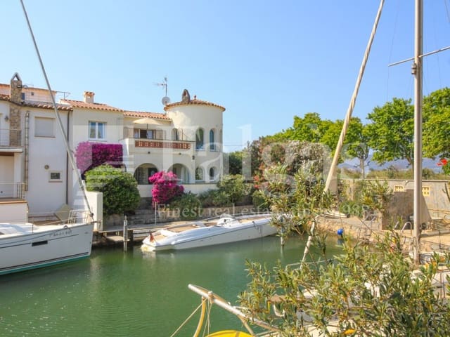 6 bedroom Villa for sale in Empuriabrava, Castelló d'Empúries with garage - € 1,090,000 (Ref: 9192937)