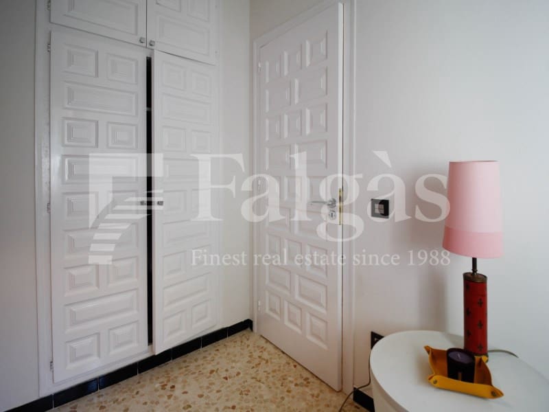 6 chambre Villa/Maison à vendre à Empuriabrava avec garage - 1 090 000 € (Ref: 9192937)