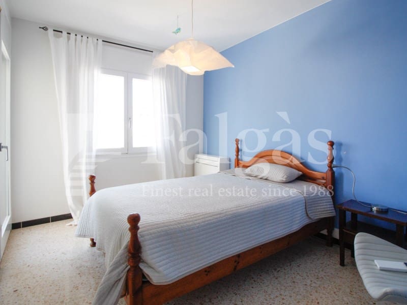 6 chambre Villa/Maison à vendre à Empuriabrava avec garage - 1 090 000 € (Ref: 9192937)