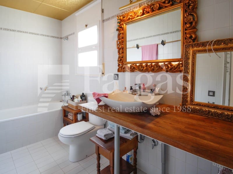 6 chambre Villa/Maison à vendre à Empuriabrava avec garage - 1 090 000 € (Ref: 9192937)