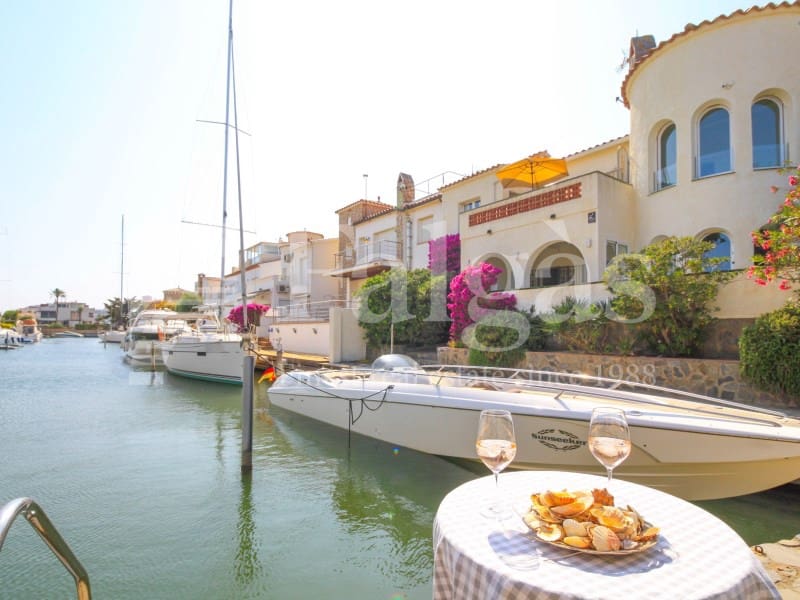 6 chambre Villa/Maison à vendre à Empuriabrava avec garage - 1 090 000 € (Ref: 9192937)