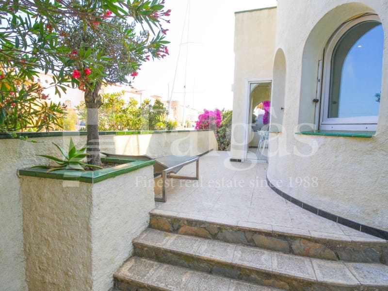 6 chambre Villa/Maison à vendre à Empuriabrava avec garage - 1 090 000 € (Ref: 9192937)