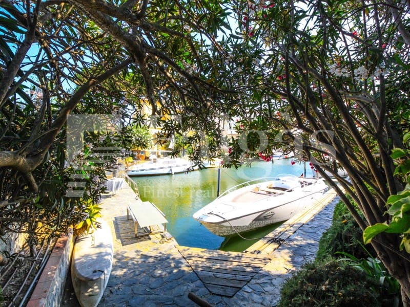 6 chambre Villa/Maison à vendre à Empuriabrava avec garage - 1 090 000 € (Ref: 9192937)