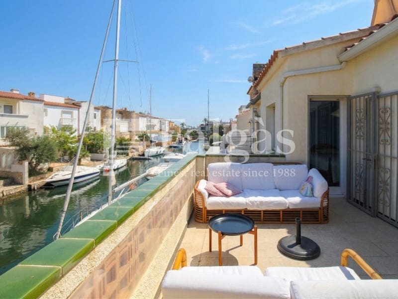 6 slaapkamer Villa te koop in Empuriabrava met garage - € 1.090.000 (Ref: 9192937)