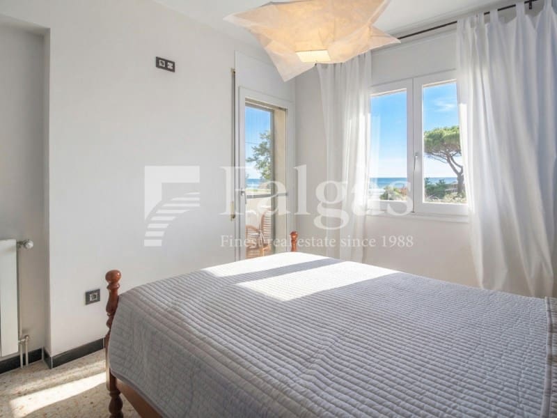 6 slaapkamer Villa te koop in Empuriabrava met garage - € 1.090.000 (Ref: 9192937)