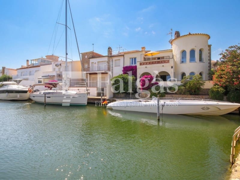 6 slaapkamer Villa te koop in Empuriabrava met garage - € 1.090.000 (Ref: 9192937)