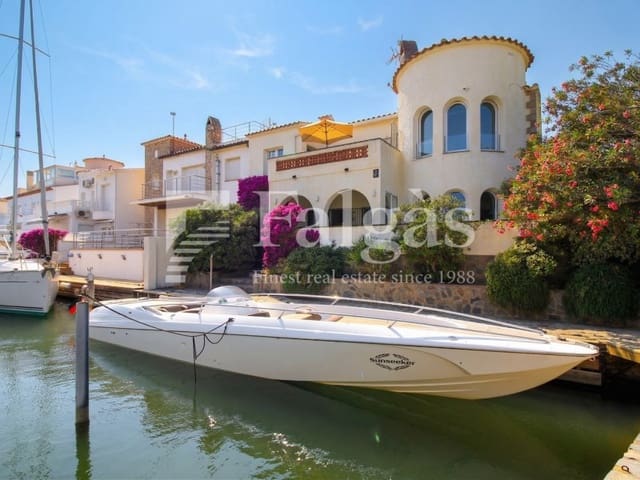 6 slaapkamer Villa te koop in Empuriabrava, Castelló d'Empúries met garage - € 1.090.000 (Ref: 9192937)