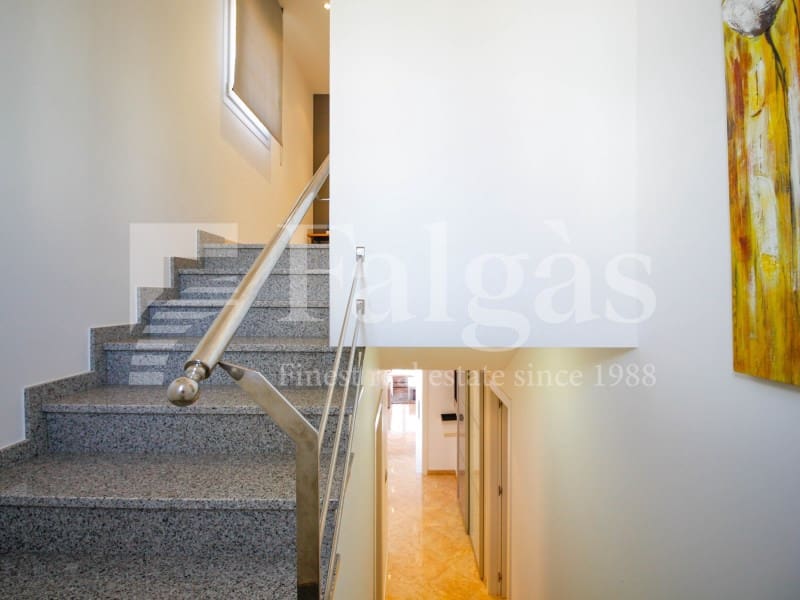 4 soveværelse Villa til salg i Empuriabrava med swimmingpool garage - € 1.295.000 (Ref: 9192938)