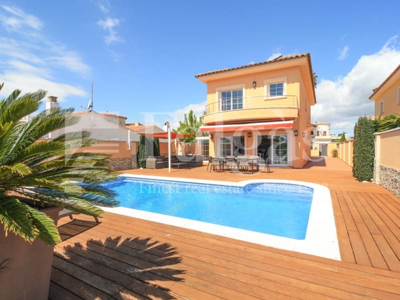 4 soveværelse Villa til salg i Empuriabrava med swimmingpool garage - € 1.295.000 (Ref: 9192938)