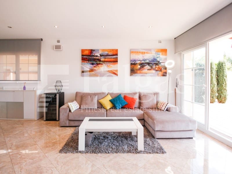 4 soveværelse Villa til salg i Empuriabrava med swimmingpool garage - € 1.295.000 (Ref: 9192938)