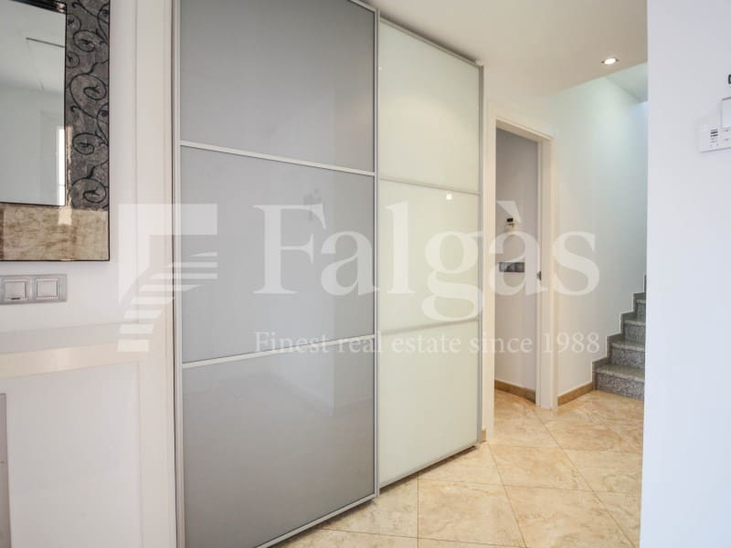 4 soveværelse Villa til salg i Empuriabrava med swimmingpool garage - € 1.295.000 (Ref: 9192938)