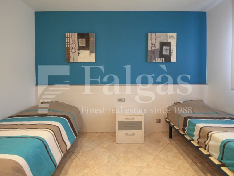 4 soveværelse Villa til salg i Empuriabrava med swimmingpool garage - € 1.295.000 (Ref: 9192938)