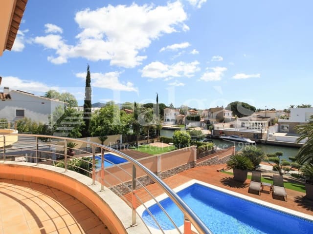 4 bedroom Villa for sale in Empuriabrava, Castelló d'Empúries with pool garage - € 1,295,000 (Ref: 9192938)
