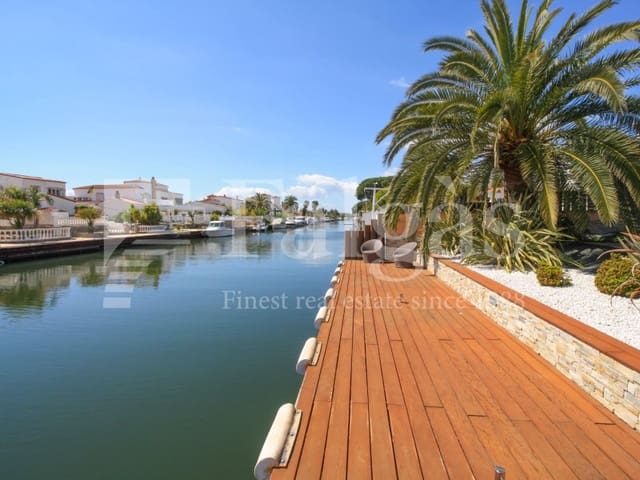 4 bedroom Villa for sale in Empuriabrava, Castelló d'Empúries with pool garage - € 1,295,000 (Ref: 9192938)