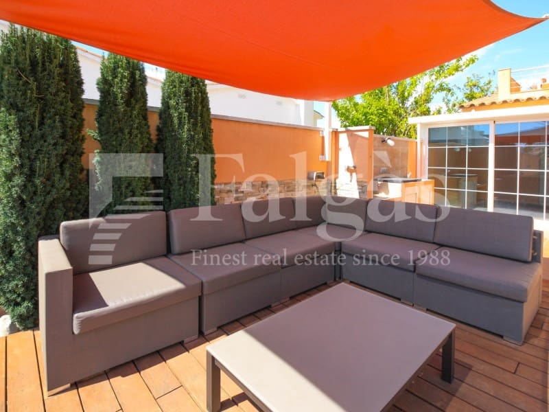 4 soveværelse Villa til salg i Empuriabrava med swimmingpool garage - € 1.295.000 (Ref: 9192938)