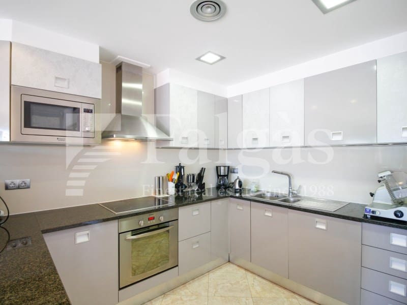 4 soveværelse Villa til salg i Empuriabrava med swimmingpool garage - € 1.295.000 (Ref: 9192938)