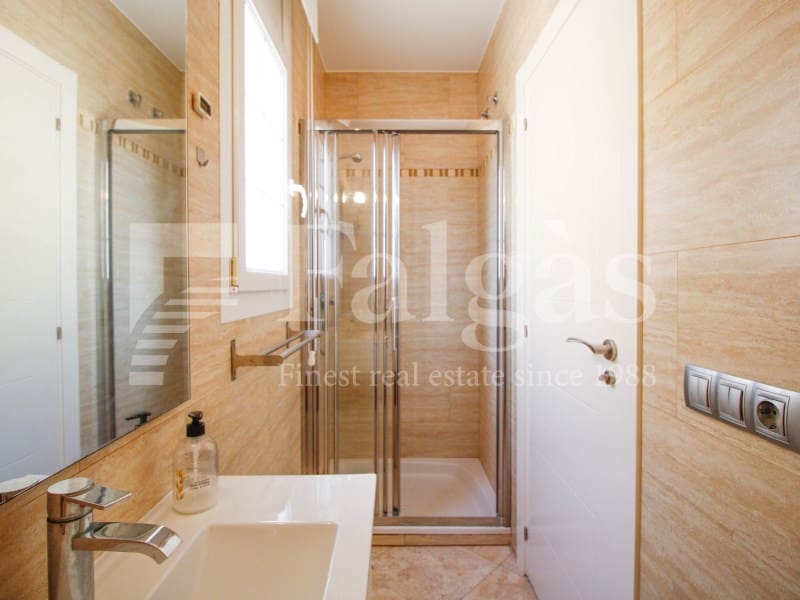 4 soveværelse Villa til salg i Empuriabrava med swimmingpool garage - € 1.295.000 (Ref: 9192938)