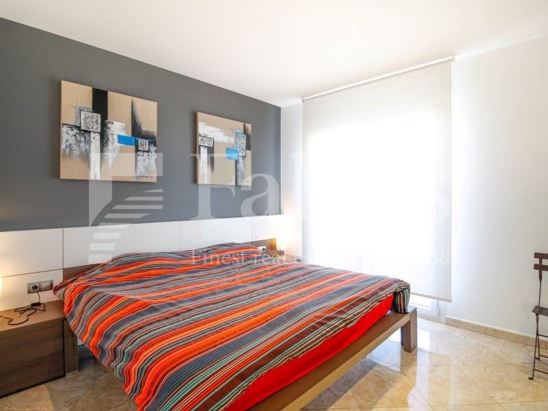 4 soveværelse Villa til salg i Empuriabrava med swimmingpool garage - € 1.295.000 (Ref: 9192938)